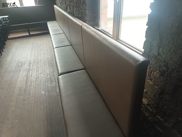 Lot 37 - wandbank - afbeelding 1 van  3