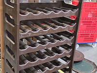 Lot 37 - wijn rekken in kuntstof stapelbaar ong 11 stuks - afbeelding 1 van  2