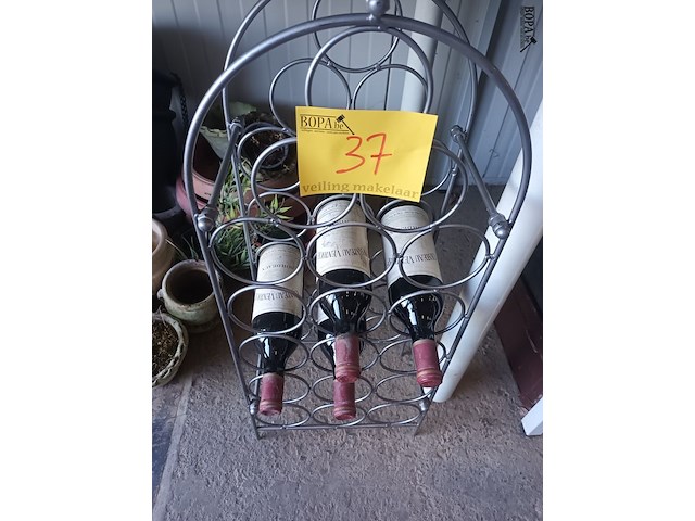 Lot 37 - wijnrek met oude wijnen. 5 stuks - afbeelding 3 van  3