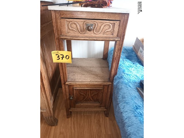 Lot 370 - art nouveau nachtkastje - afbeelding 2 van  4