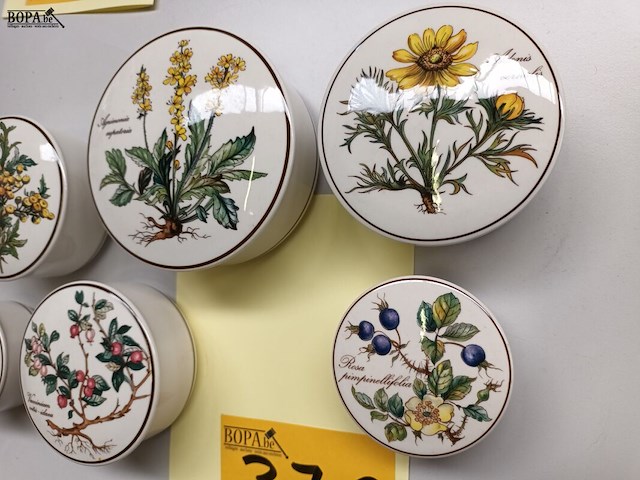 Lot 370 - dekselpotjes villeroy & boch. 6 stuks - afbeelding 3 van  5