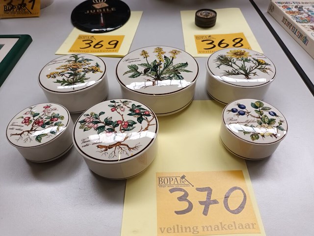 Lot 370 - dekselpotjes villeroy & boch. 6 stuks - afbeelding 5 van  5