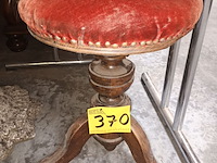 Lot 370 - pianostoel - afbeelding 1 van  3