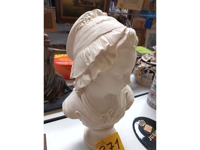 Lot 371 - buste jonge vrouw in ivorine - afbeelding 2 van  6