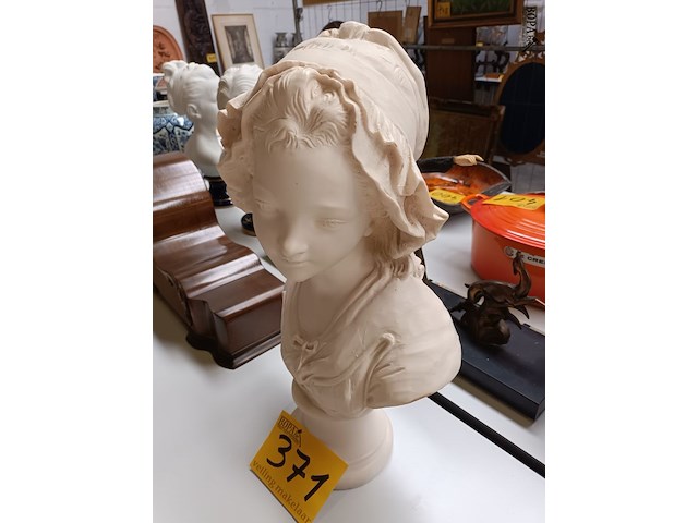 Lot 371 - buste jonge vrouw in ivorine - afbeelding 4 van  6