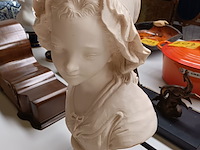 Lot 371 - buste jonge vrouw in ivorine - afbeelding 4 van  6