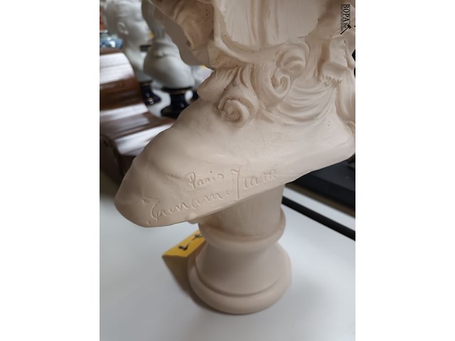 Lot 371 - buste jonge vrouw in ivorine - afbeelding 5 van  6