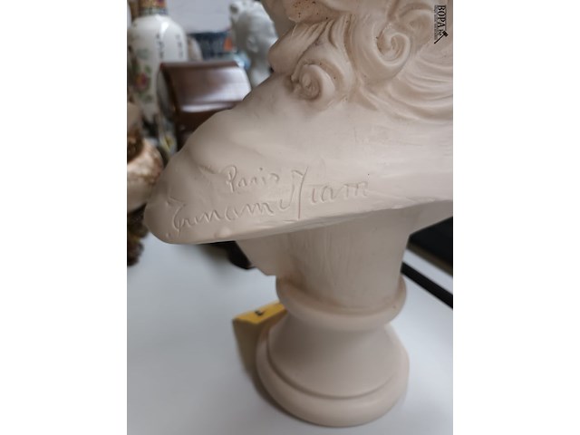 Lot 371 - buste jonge vrouw in ivorine - afbeelding 6 van  6