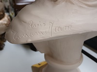Lot 371 - buste jonge vrouw in ivorine - afbeelding 6 van  6