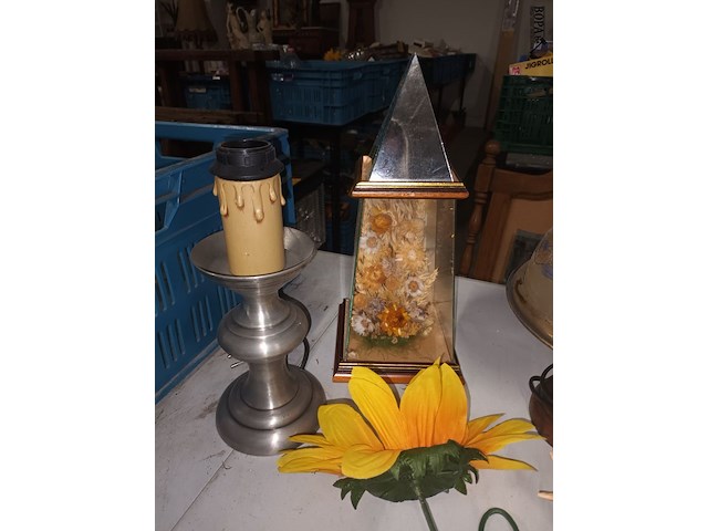 Lot 371 - decoratie en tafellamp. 8 stuks - afbeelding 2 van  5