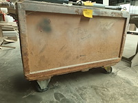 Lot 372 - houten werkbank op wielen - afbeelding 2 van  3