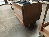 Lot 372 - houten werkbank op wielen - afbeelding 3 van  3