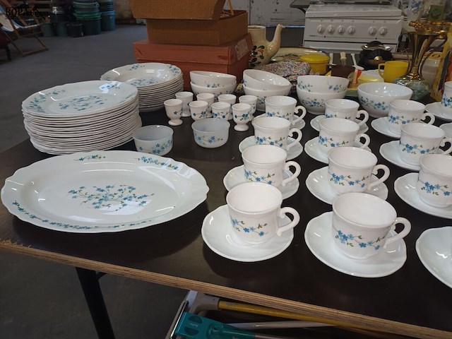 Lot 372 - servies arcopal myositis. 114 stuks - afbeelding 3 van  6