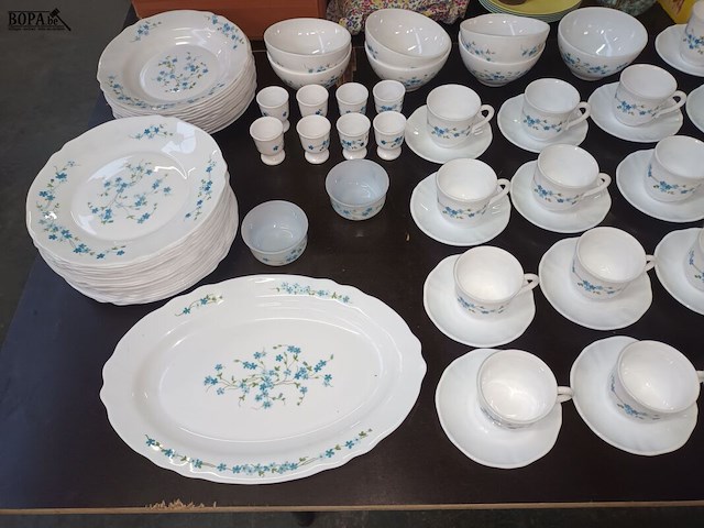 Lot 372 - servies arcopal myositis. 114 stuks - afbeelding 4 van  6