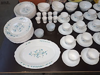 Lot 372 - servies arcopal myositis. 114 stuks - afbeelding 4 van  6