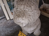 Lot 372 - tuinbeeld en kaders hondje - afbeelding 5 van  5