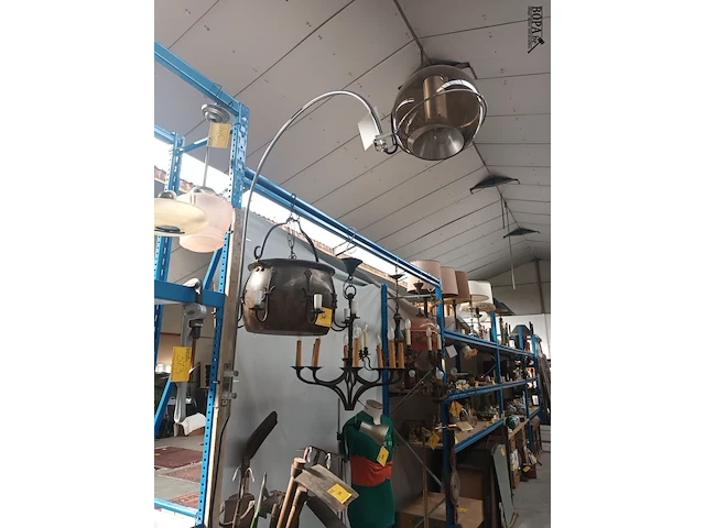 Lot 372 - vintage hangbooglamp - afbeelding 2 van  6