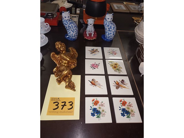 Lot 373 - decoratie in porselein. 12 stuks - afbeelding 1 van  4