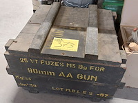 Lot 373 - houten legerkist - afbeelding 1 van  2