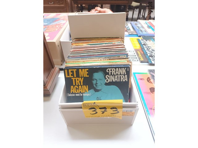 Lot 373 - singles. 60 stuks - afbeelding 1 van  4