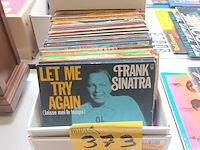 Lot 373 - singles. 60 stuks - afbeelding 1 van  4