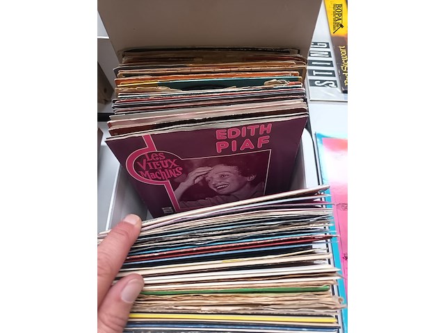 Lot 373 - singles. 60 stuks - afbeelding 4 van  4