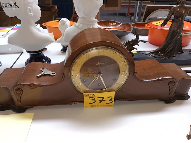 Lot 373 - tafelklok junghans - afbeelding 1 van  4
