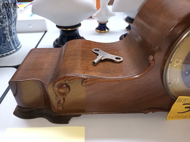 Lot 373 - tafelklok junghans - afbeelding 2 van  4