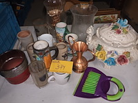 Lot 374 - bierpotten en decoratie. 16 stuks - afbeelding 1 van  4