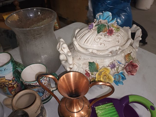 Lot 374 - bierpotten en decoratie. 16 stuks - afbeelding 4 van  4