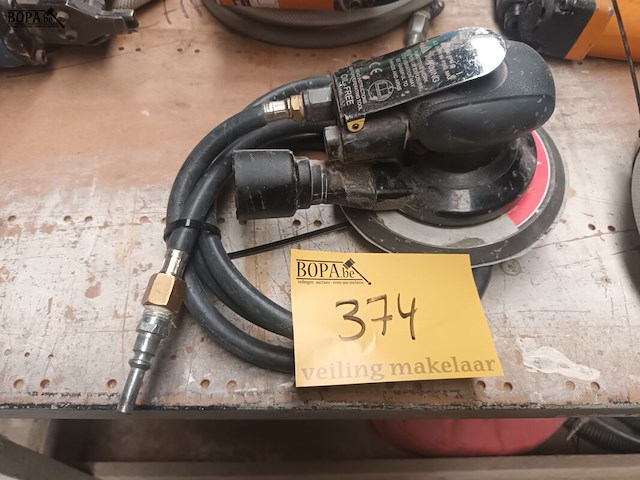 Lot 374 - pneumatische excentrische schuurmachine - afbeelding 1 van  3