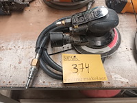 Lot 374 - pneumatische excentrische schuurmachine - afbeelding 1 van  3