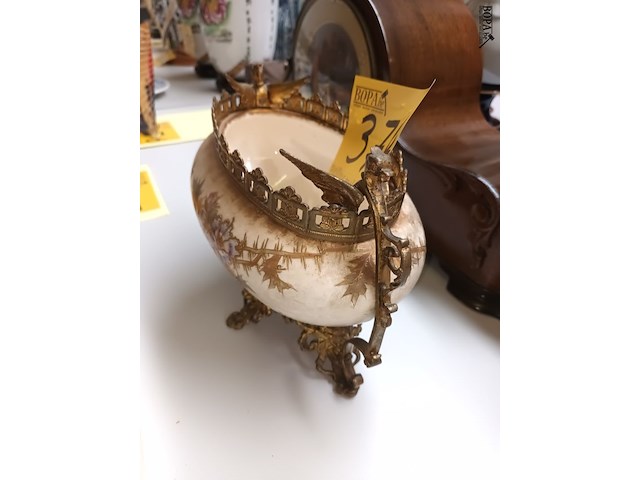 Lot 374 - sierschaal met koperwerk - afbeelding 3 van  5