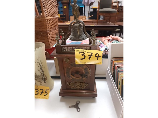 Lot 374 - tafelklok - afbeelding 1 van  3