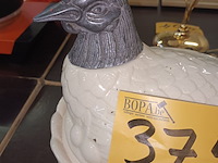 Lot 375 - dekselpot in de vorm van een vogel - afbeelding 3 van  3