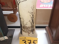 Lot 375 - glazen vaas met sneeuwlandschap - afbeelding 1 van  3