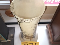 Lot 375 - glazen vaas met sneeuwlandschap - afbeelding 3 van  3
