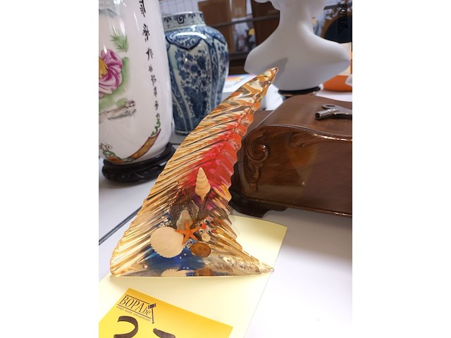 Lot 376 - decoratie met schelpen en zeester - afbeelding 2 van  4