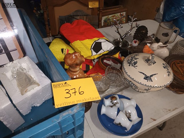 Lot 376 - decoratie, vitrine en huisraad. 23 stuks - afbeelding 1 van  6