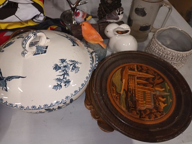 Lot 376 - decoratie, vitrine en huisraad. 23 stuks - afbeelding 5 van  6