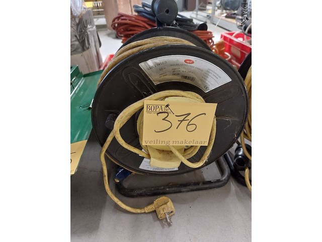 Lot 376 - verlengkabel op rol - afbeelding 1 van  2