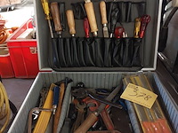 Lot 378 - aluminium koffer met gereedschap - afbeelding 1 van  2