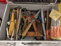 Lot 378 - aluminium koffer met gereedschap - afbeelding 2 van  2