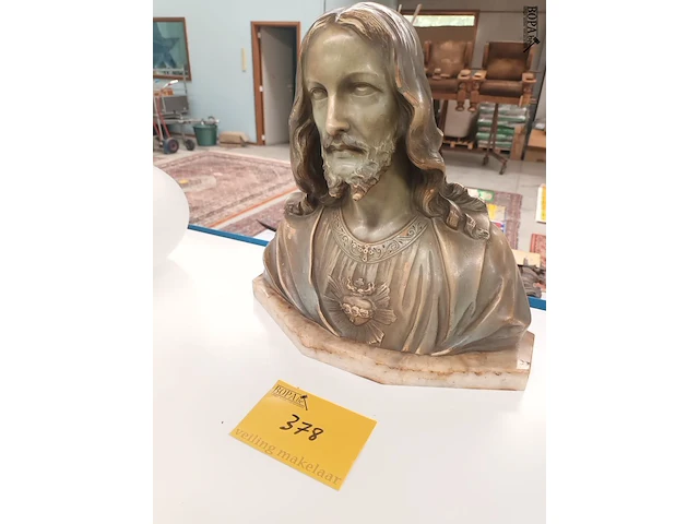 Lot 378 - christusbeeld op marmeren voet - afbeelding 1 van  6