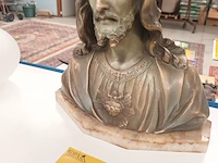 Lot 378 - christusbeeld op marmeren voet