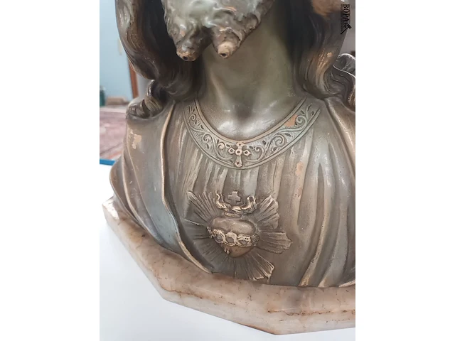 Lot 378 - christusbeeld op marmeren voet - afbeelding 3 van  6