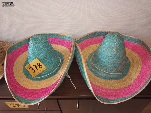 Lot 378 - rieten hoeden. 4 stuks - afbeelding 2 van  4