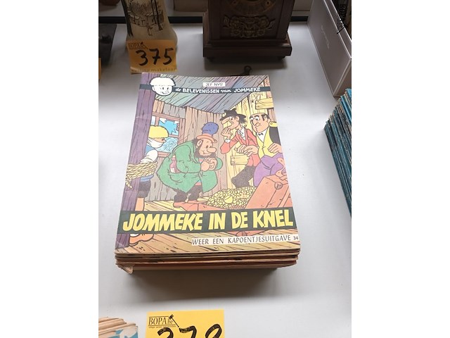 Lot 378 - strips jommeke. 42 stuks - afbeelding 4 van  4