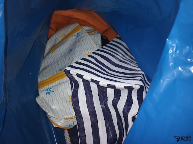 Lot 379 - lot kledij en linnen - afbeelding 2 van  5