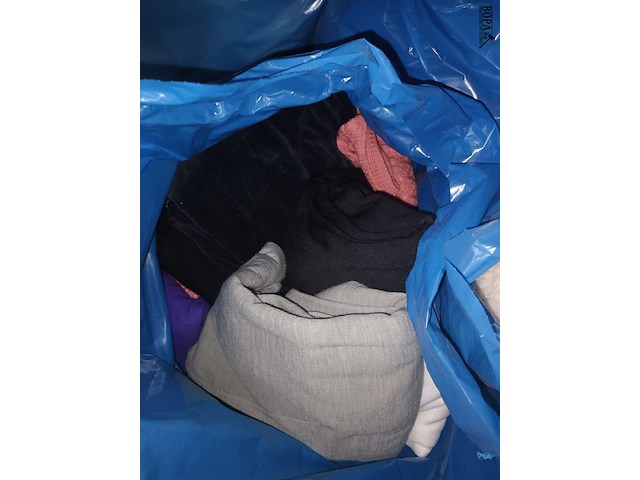 Lot 379 - lot kledij en linnen - afbeelding 3 van  5